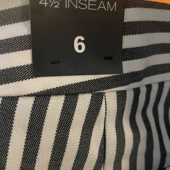 Express short black and white stripes. New with tags - Picture 2 of 9